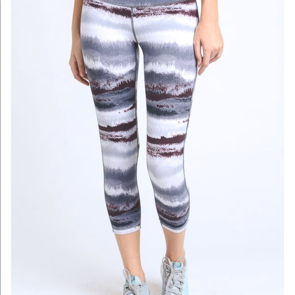 🆕❗️LAST ONE❗️MONO B CAPRI LEGGINGS ❤️ - Picture 2 of 5